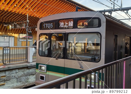 東京急行電鉄(株)　旗の台駅　東京都品川区旗の台　大井町線と池上線は立体交差 　池上線電車 89799212