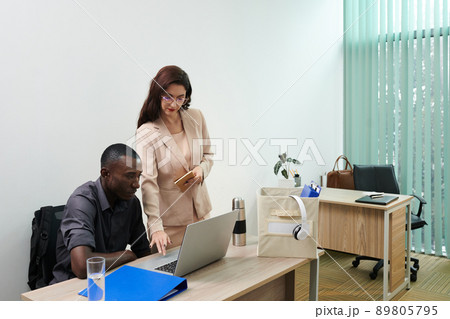 Businesswoman Helping New Coworker Businesswoman Helping New Coworker 89805795