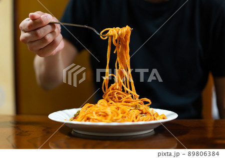 パスタ　ナポリタン　食事 89806384