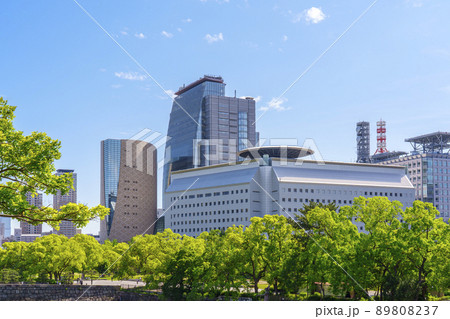 西の丸庭園から大阪府警本部　大阪歴史博物館を望む 89808237