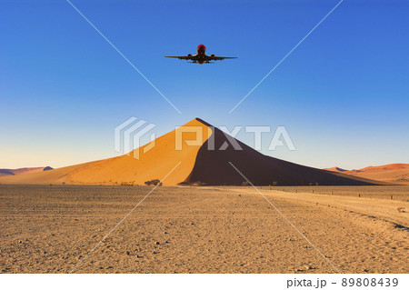 ナミブ砂漠上空を飛行する飛行機 ナミブ砂漠上空を飛行する飛行機 89808439