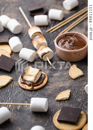 Smores with marshmallow, chocolate and crackers 89811151