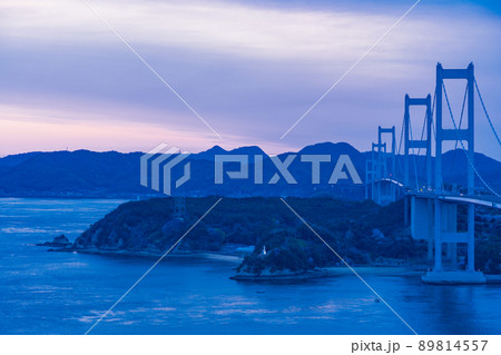 (瀬戸内しまなみ海道)来島海峡大橋 夜明け (瀬戸内しまなみ海道)来島海峡大橋 夜明け 89814557