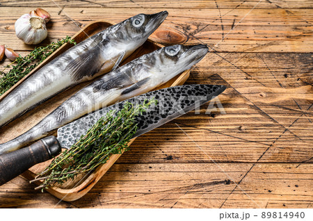 Raw mackerel icefish in a wooden tray. Wooden background. Top view. Copy space Raw mackerel icefish in a wooden tray. Wooden background. Top view. Copy space 89814940