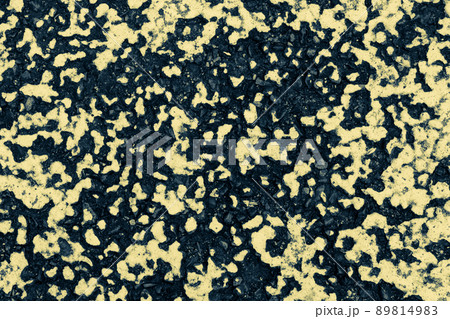 塗装が剝がれたアスファルト 塗装が剝がれたアスファルト 89814983