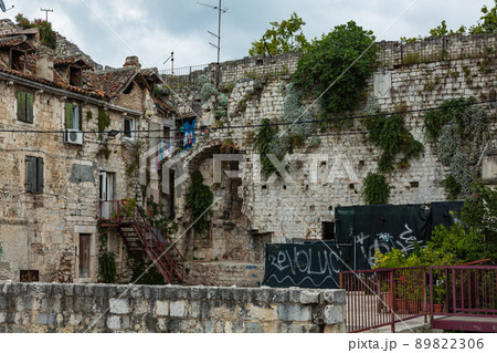 クロアチア　スプリットの旧市街の街並み 89822306