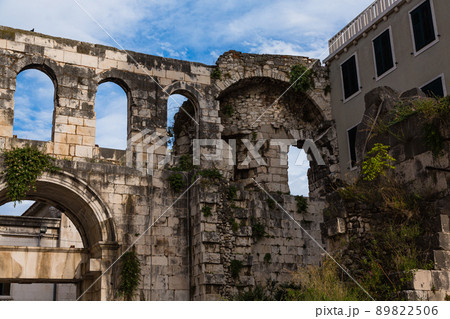クロアチア　スプリットの旧市街のディオクレティアヌス宮殿の銀の門 89822506