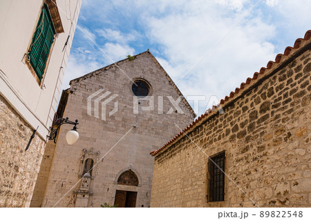 クロアチア シベニクの旧市街の教会 クロアチア シベニクの旧市街の教会 89822548