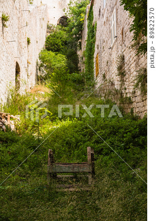 クロアチア シベニクの旧市街の風景 クロアチア シベニクの旧市街の風景 89822570