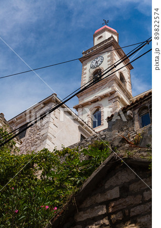 クロアチア シベニクの旧市街の聖十字架教会 クロアチア シベニクの旧市街の聖十字架教会 89822574