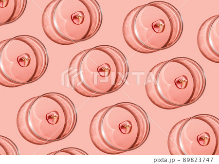 Pattern of Laboratory glass petri dish with water, serum, oil, beauty product and flower. Natural medicine, cosmetic research, bio science. Concept of skincar, analysis. Dermatology. Flatlay, top view 89823747