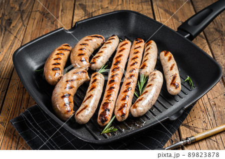 Grilled homemade sausages with Beef, pork, lamb and chicken mince meat in a grill skillet. Wooden background. Top view Grilled homemade sausages with Beef, pork, lamb and chicken mince meat in a grill skillet. Wooden background. Top view 89823878