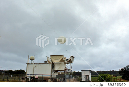 ラジオゾンデ　放出の瞬間 89826360