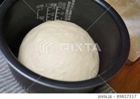パン作り 炊飯器を使った一次発酵 パン作り 炊飯器を使った一次発酵 89827317