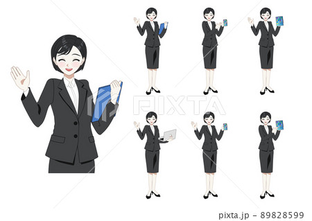 手を添えて説明する若い黒髪の女性 89828599