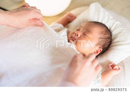 夜 寝かしつけ 赤ちゃん 夜 寝かしつけ 赤ちゃん 89829373