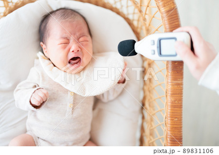 赤ちゃんの泣き声　騒音計　イメージ 89831106