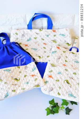 ハンドメイドのレッスンバッグ上履き入れお着替え袋のセット　通園通学グッズ　入園入学グッズ 89831234