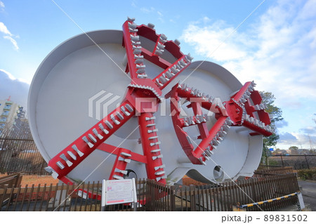 展示された巨大な掘削機（シールドマシン　レトロでんしゃ館　愛知県 日進市） 89831502