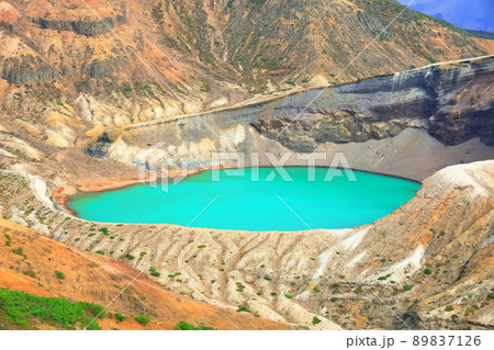 【宮城県】蔵王の御釜（五色沼） 89837126