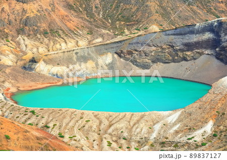 【宮城県】蔵王の御釜（五色沼） 89837127