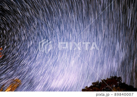 日本一の星空阿智村の天の川白鳥座の光跡 89840007
