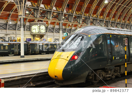 ロンドンのパディントン駅 89842377