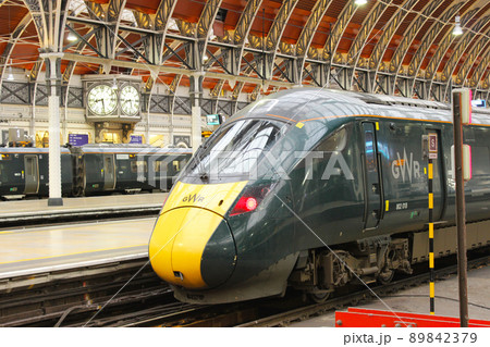 ロンドンのパディントン駅 89842379