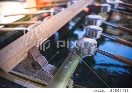 日本のつくばい　和風イメージ 89842451