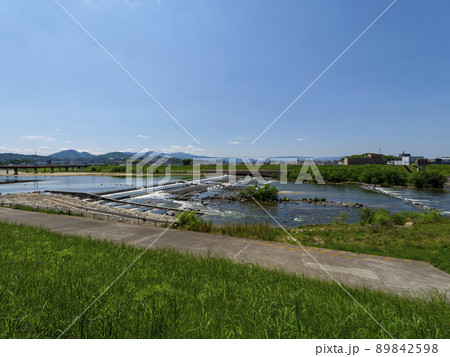 晴れの日の大和川河川敷 晴れの日の大和川河川敷 89842598