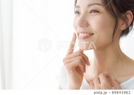 歯のチェック　20代女性 89843962