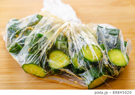 きゅうりの漬け物作り きゅうりの漬け物作り 89845020