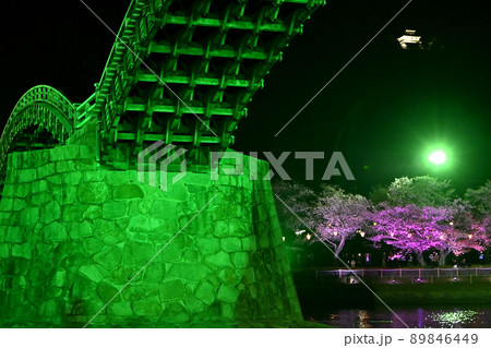 岩国市錦帯橋と桜の夜景 岩国市錦帯橋と桜の夜景 89846449