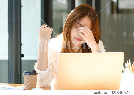 Frustrated tired businessman office worker. 89846620