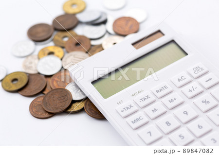 電卓とお金 電卓とお金 89847082