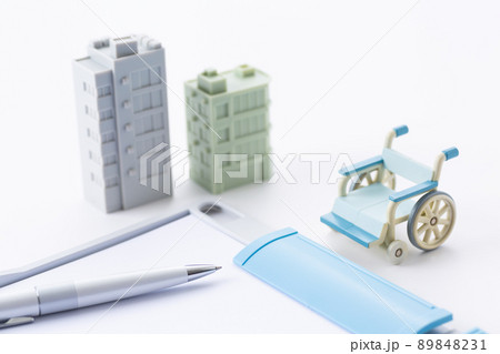 車椅子と病院 89848231