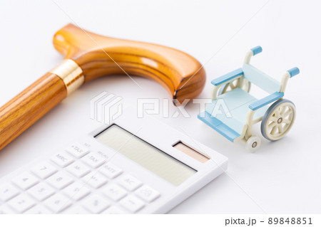 車椅子と病院 89848851