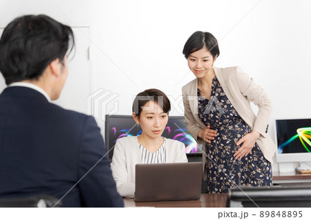 働く妊婦さん オフィス 働く妊婦さん オフィス 89848895