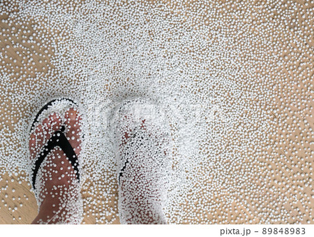 Legs in shales, plastered with foam balls. Top view. Legs in shales, plastered with foam balls. Top view. 89848983