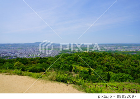 大パノラマ・五月の若草山・大阪方面 89852097
