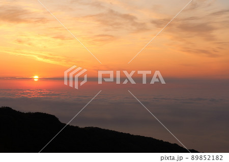 新潟 佐渡 ドンデン高原の朝陽 新潟 佐渡 ドンデン高原の朝陽 89852182