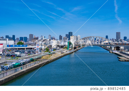 安治川河口付近からみる大阪市街地　 89852485