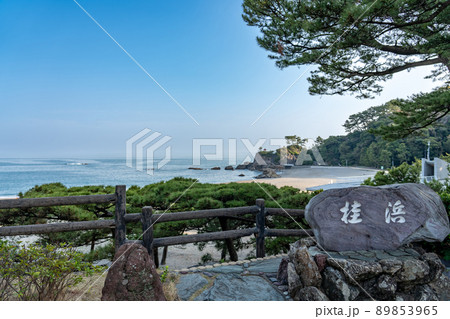 高知県高知市　夕方の桂浜の石標識 89853965