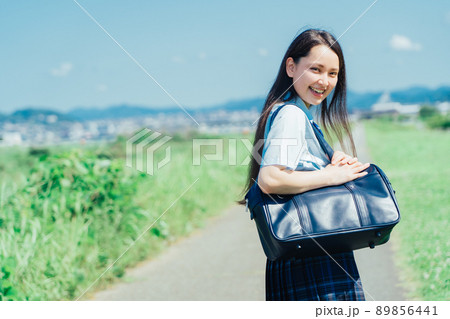 夏服の女子高生 夏服の女子高生 89856441