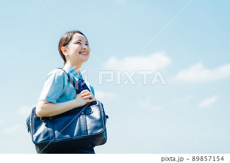 夏服の女子高生 89857154