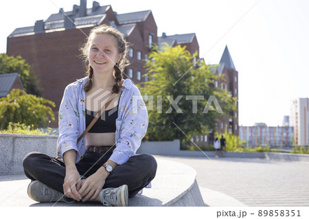 happy girl looking at camera 89858351