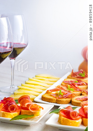 Spanish tapas and appetizers Spanish tapas and appetizers 89859418