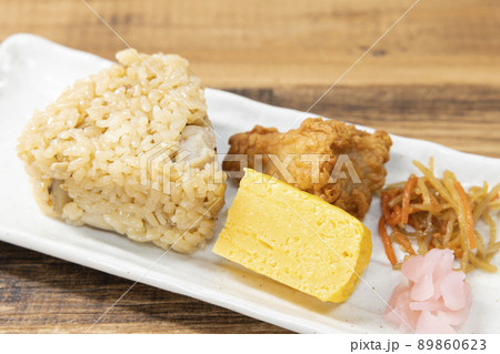 鳥肉ご飯のおにぎり 89860623