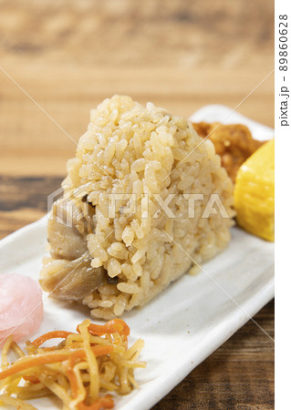 鳥肉ご飯のおにぎり 89860628