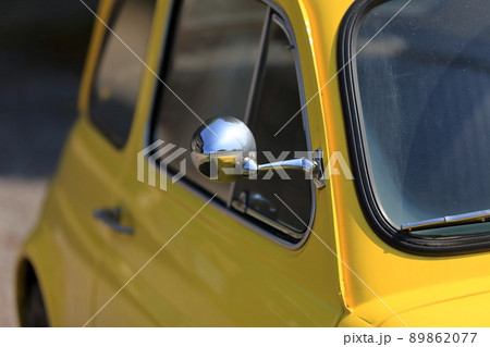 黄色いイタリア車 イメージ 黄色いイタリア車 イメージ 89862077